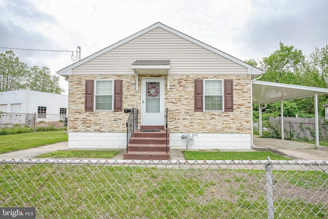 view of front of house featuring fence private yard, a front lawn, driveway, and a carport