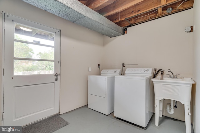 washroom with laundry area and washer and clothes dryer