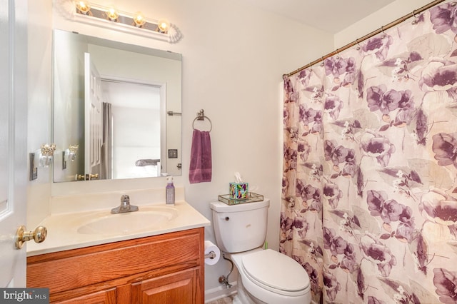 full bath featuring toilet, a shower with curtain, and vanity