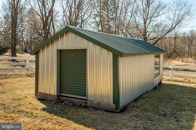 view of outdoor structure with fence and an outdoor structure