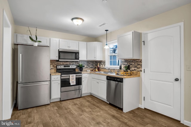 730 Farmwood Ln, Lebanon, PA 17042 - kitchen featuring stainless steel appliances, backsplash, and wood finished floors