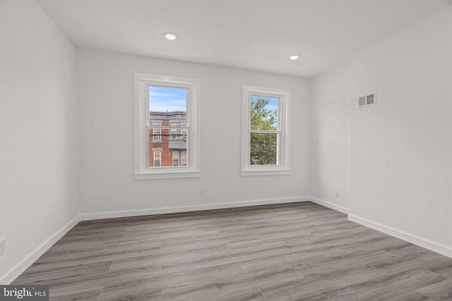 spare room featuring visible vents, baseboards, and recessed lighting