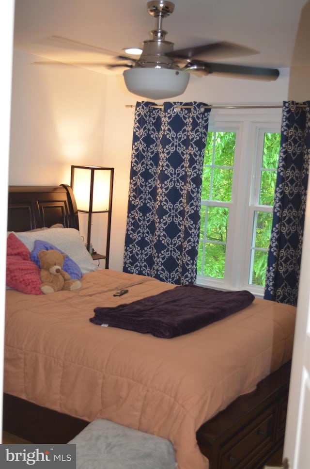 5849 Colfax Ave, Alexandria, VA 22311 - bedroom featuring a ceiling fan