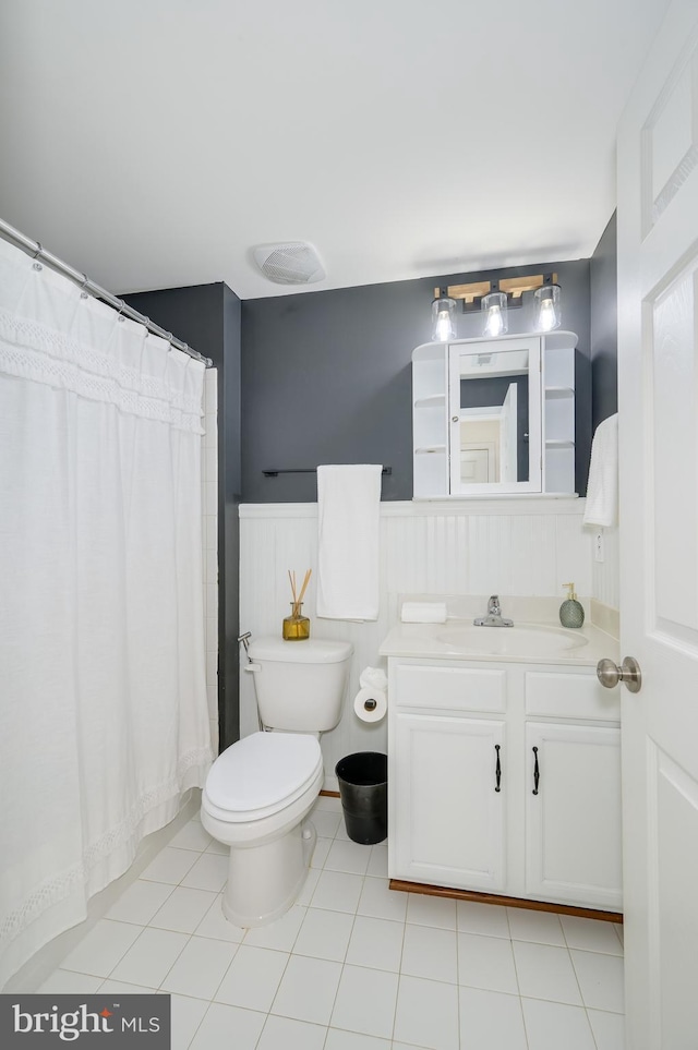 109 Manila Pl, Stephenson, VA 22656 - bathroom featuring a wainscoted wall, toilet, vanity, and a shower with curtain