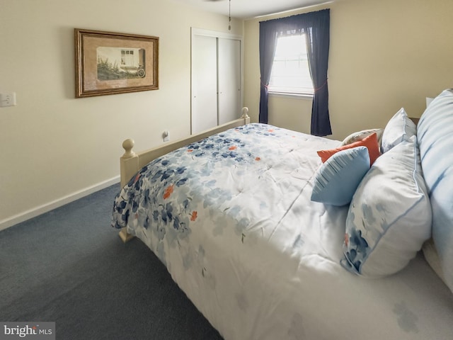carpeted bedroom with baseboards and a closet