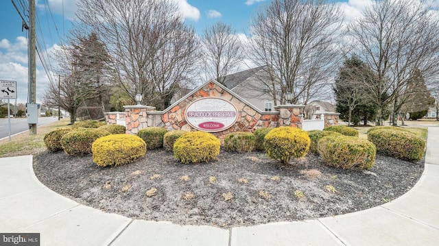 view of community / neighborhood sign
