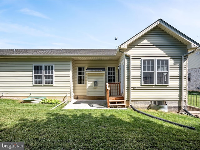 628 Allegheny Cir, Woodstock, VA 22664 - back of property with a lawn and a patio area