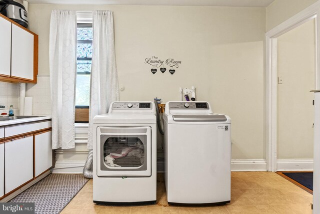 541 Madison Ave, York, PA 17404 - laundry area with cabinet space, a sink, and washer and clothes dryer