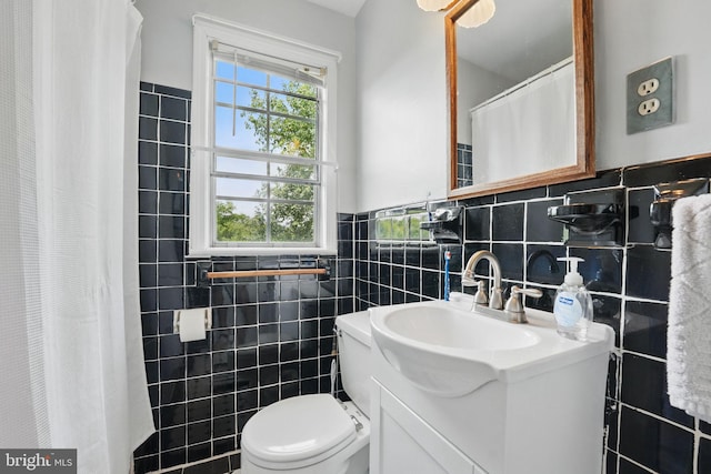 6618 Boulevard Vw Unit C1, Alexandria, VA 22307 - full bathroom with tile walls, vanity, curtained shower, and wainscoting
