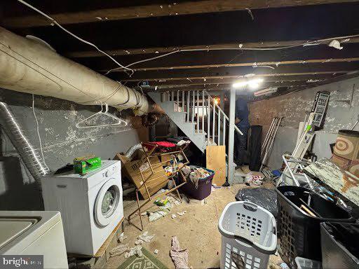 807 Spruce St, Camden, NJ 08103 - unfinished below grade area with washing machine and clothes dryer and stairway
