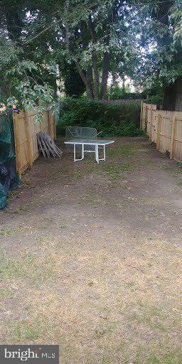 807 Spruce St, Camden, NJ 08103 - view of yard with fence