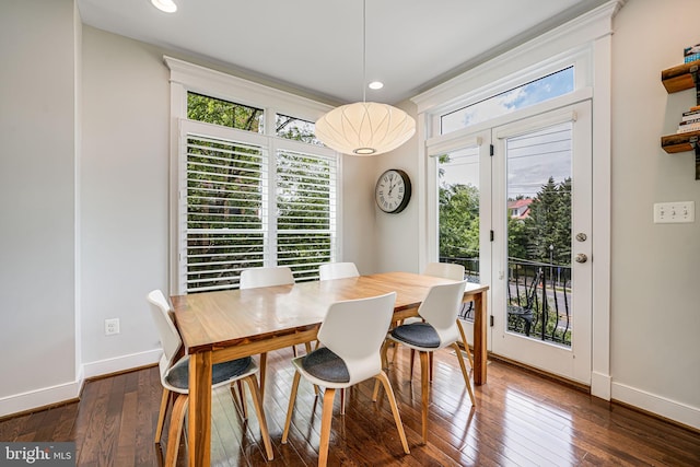 dining area with dark wood-style flooring, plenty of natural light, baseboards, and recessed lighting