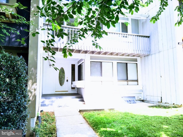 18478 Stone Holw, Germantown, MD 20874 - entrance to property with a balcony