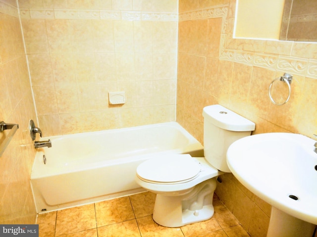 18478 Stone Holw, Germantown, MD 20874 - full bath featuring a sink, tile patterned flooring, and toilet