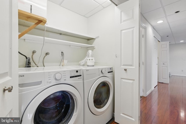 laundry area featuring laundry area, independent washer and dryer, wood finished floors, baseboards, and recessed lighting