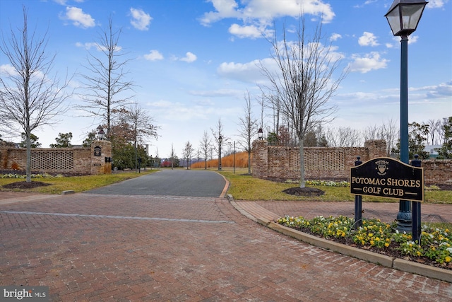 17438 Southern Shores Dr, Dumfries, VA 22026 - view of decorative street