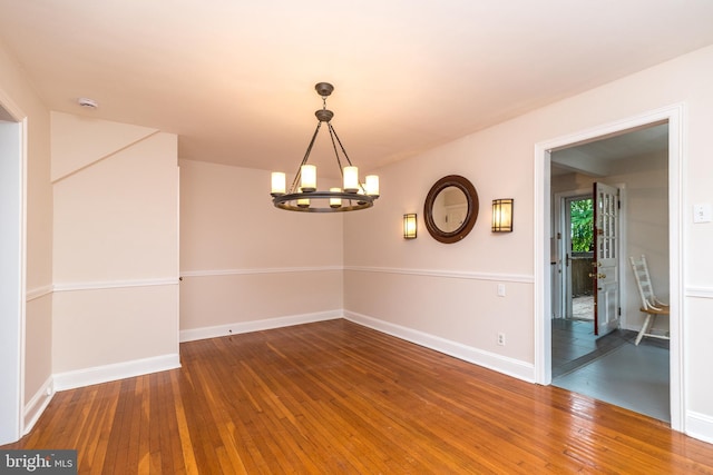 2948 Normandy Rd, Ardmore, PA 19003 - unfurnished room featuring a chandelier, hardwood / wood-style flooring, baseboards, and a smoke detector