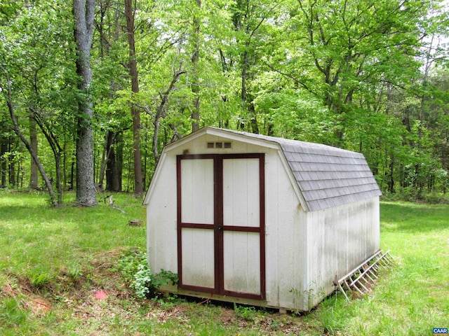 view of shed with a view of trees