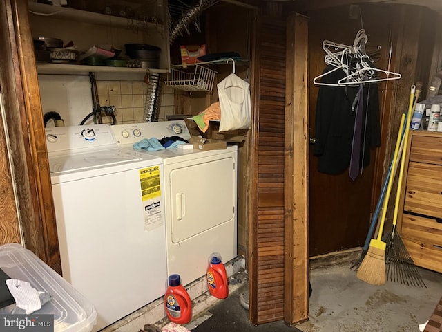 4207 Bleigh Ave, Philadelphia, PA 19136 - laundry area featuring washing machine and clothes dryer