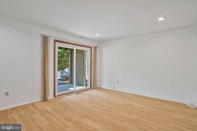 spare room featuring light wood-style floors, recessed lighting, and baseboards