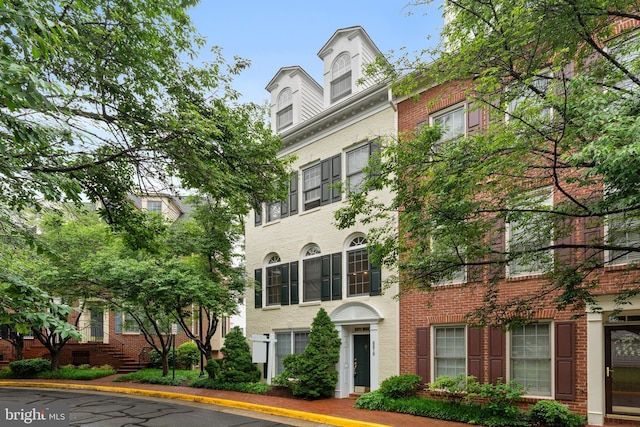 8878 Ashgrove House Ln, Vienna, VA 22182 - exterior space