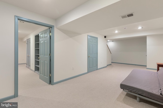 living area with light colored carpet, baseboards, visible vents, and recessed lighting