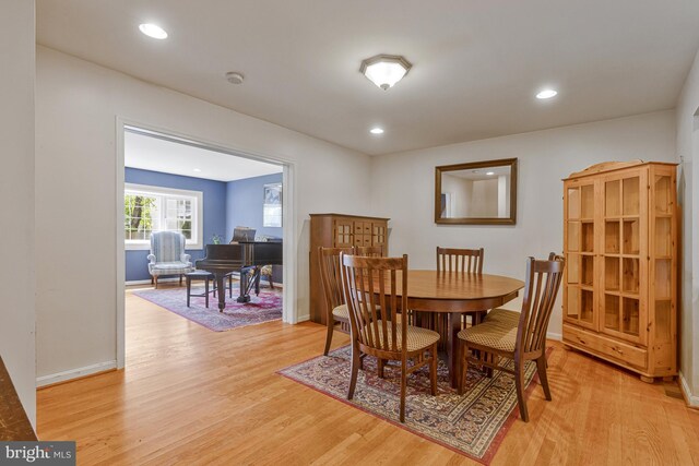 dining room featuring recessed lighting, baseboards, and light wood-type flooring