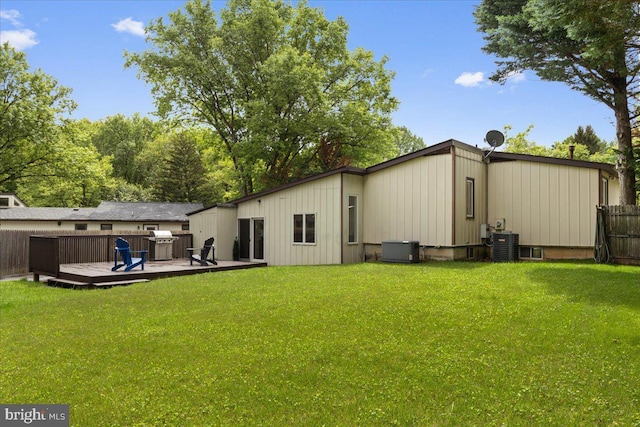 11801 Cherry Grove Dr, Gaithersburg, MD 20878 - back of property featuring fence, a wooden deck, board and batten siding, central AC unit, and a yard