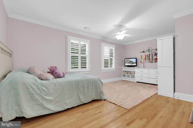 2812 Pheasant Ln, Clarksburg, MD 20871 - bedroom with light wood-style floors, ornamental molding, baseboards, and a ceiling fan