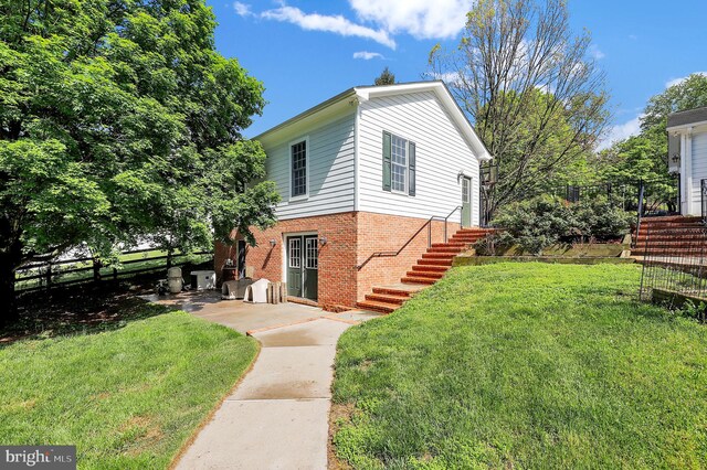 2812 Pheasant Ln, Clarksburg, MD 20871 - view of front facade with stairway, brick siding, and a front lawn