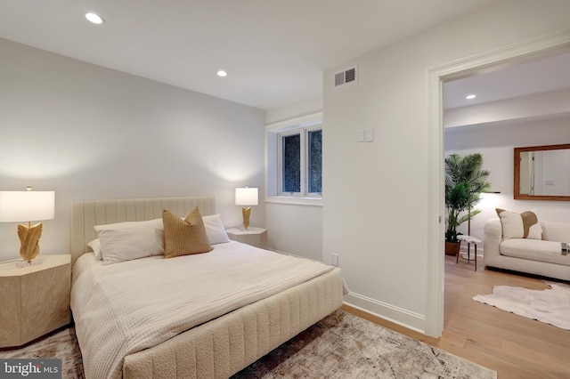 bedroom with recessed lighting, baseboards, visible vents, and light wood-style floors