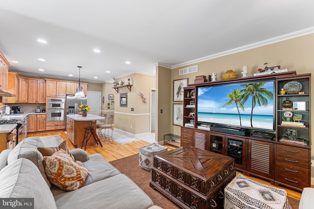 living area with crown molding, light wood-type flooring, baseboards, and recessed lighting