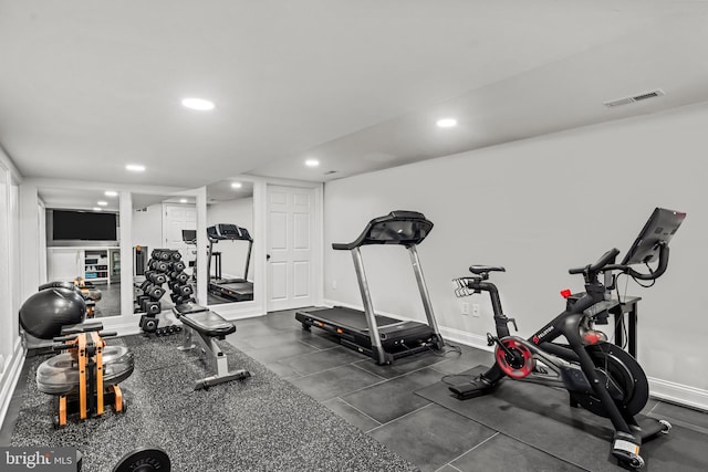 workout area with recessed lighting and baseboards