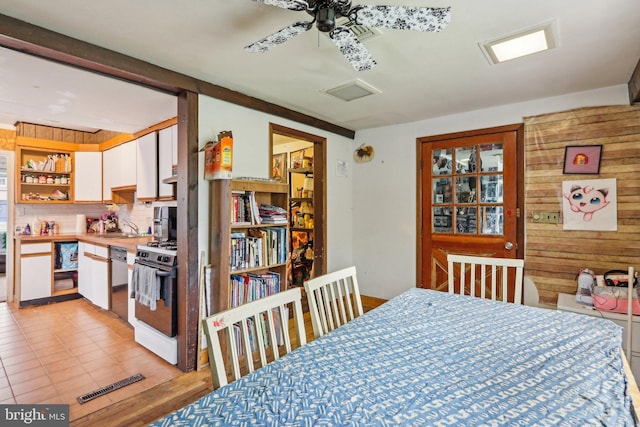 dining area with ceiling fan