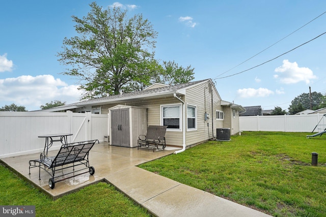 6 Swan Ln, Levittown, PA 19055 - back of property featuring a patio, cooling unit, and a gate