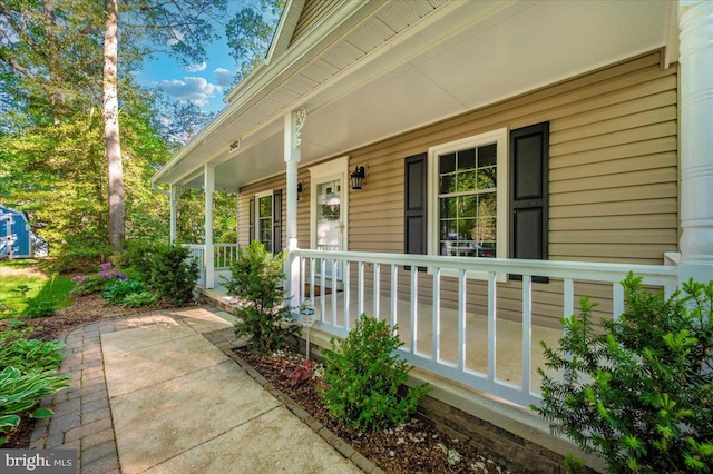 doorway to property with covered porch