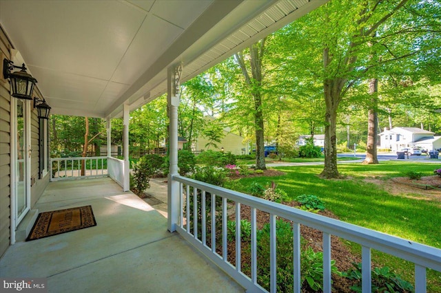 balcony featuring covered porch