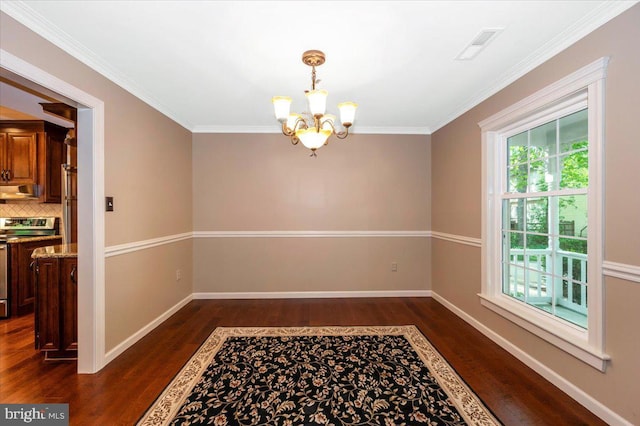 unfurnished dining area with an inviting chandelier, crown molding, visible vents, baseboards, and dark wood finished floors