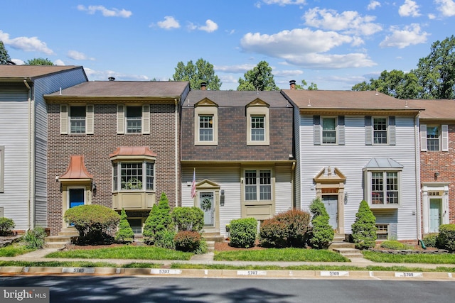 5709 Burke Towne Ct, Burke, VA 22015 - townhome / multi-family property featuring entry steps and a shingled roof
