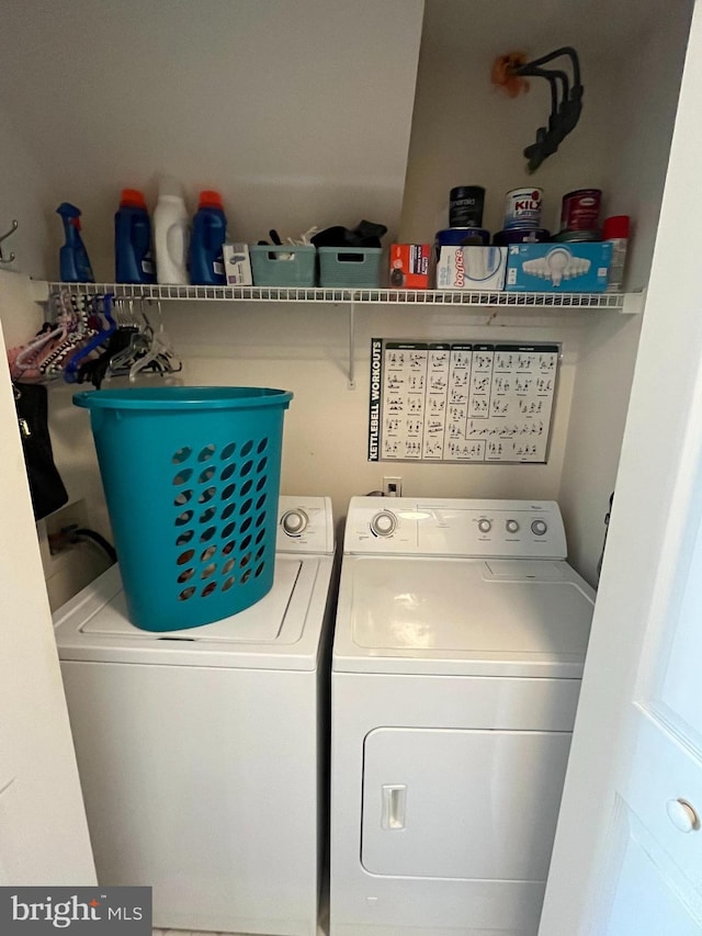 washroom with laundry area and washer and clothes dryer