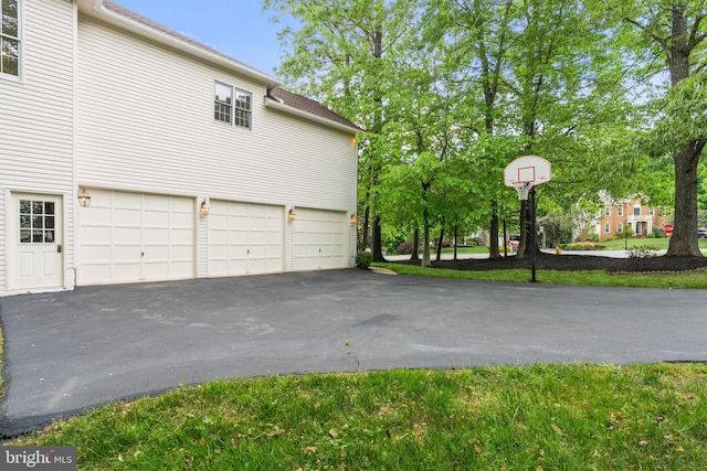 12850 Salmon Run Ct, Manassas, VA 20112 - view of property exterior with aphalt driveway and an attached garage