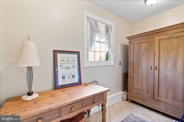 foyer entrance featuring light tile patterned floors