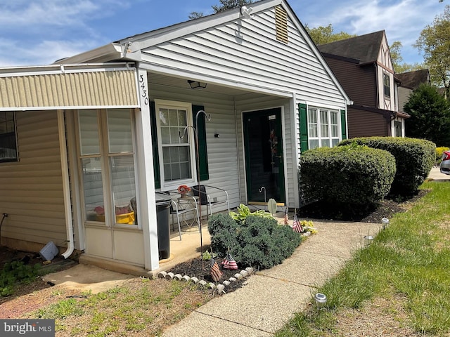 view of front of house with a porch