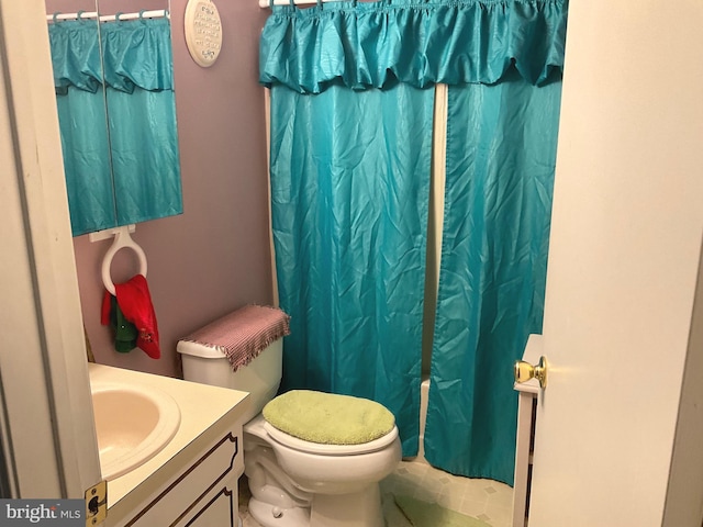 bathroom with vanity, toilet, and a shower with shower curtain