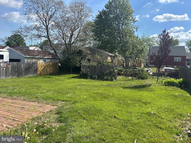 view of yard with fence and a residential view