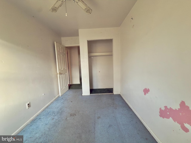 unfurnished bedroom featuring baseboards and a closet