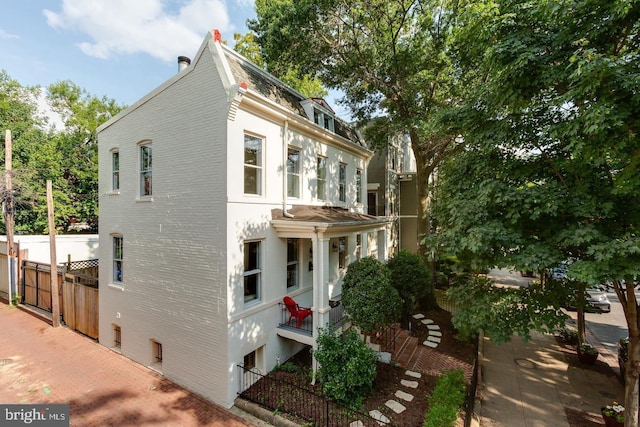 209 11th St NE, Washington, DC 20002 - view of side of property featuring fence