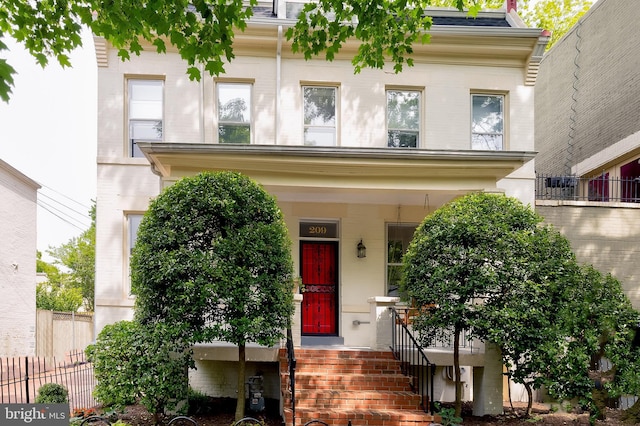 209 11th St NE, Washington, DC 20002 - doorway to property with a porch