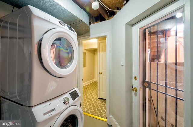 209 11th St NE, Washington, DC 20002 - laundry area featuring stacked washing machine and dryer and baseboards