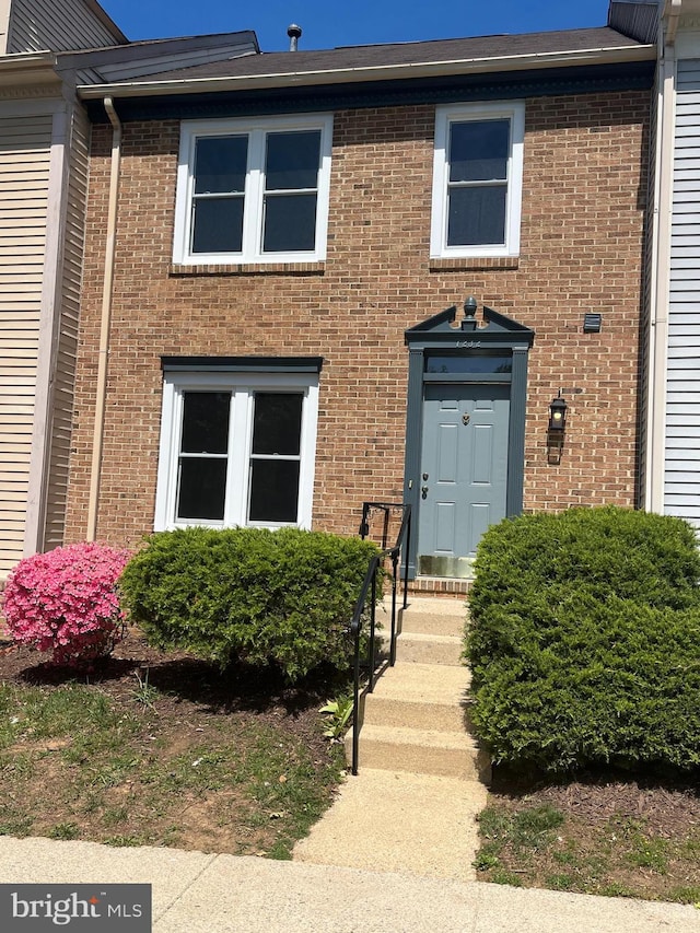 townhome / multi-family property with brick siding
